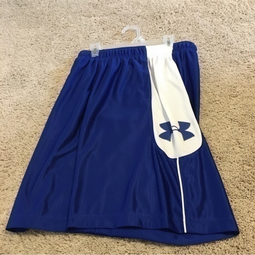 Under Armour heatgear Mens size small royal blue and white basketball shorts.